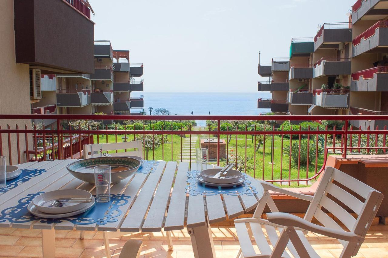 Beach House Blue Holiday Letojanni Exterior photo
