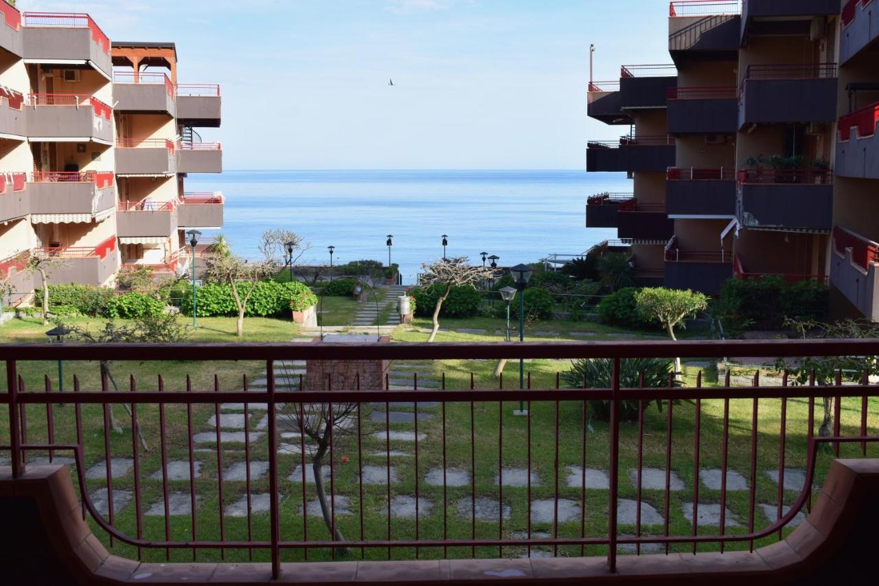 Beach House Blue Holiday Letojanni Exterior photo